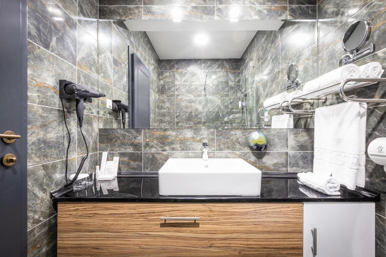 Hotel Sky Gevgelija Buitenkant foto Bathroom