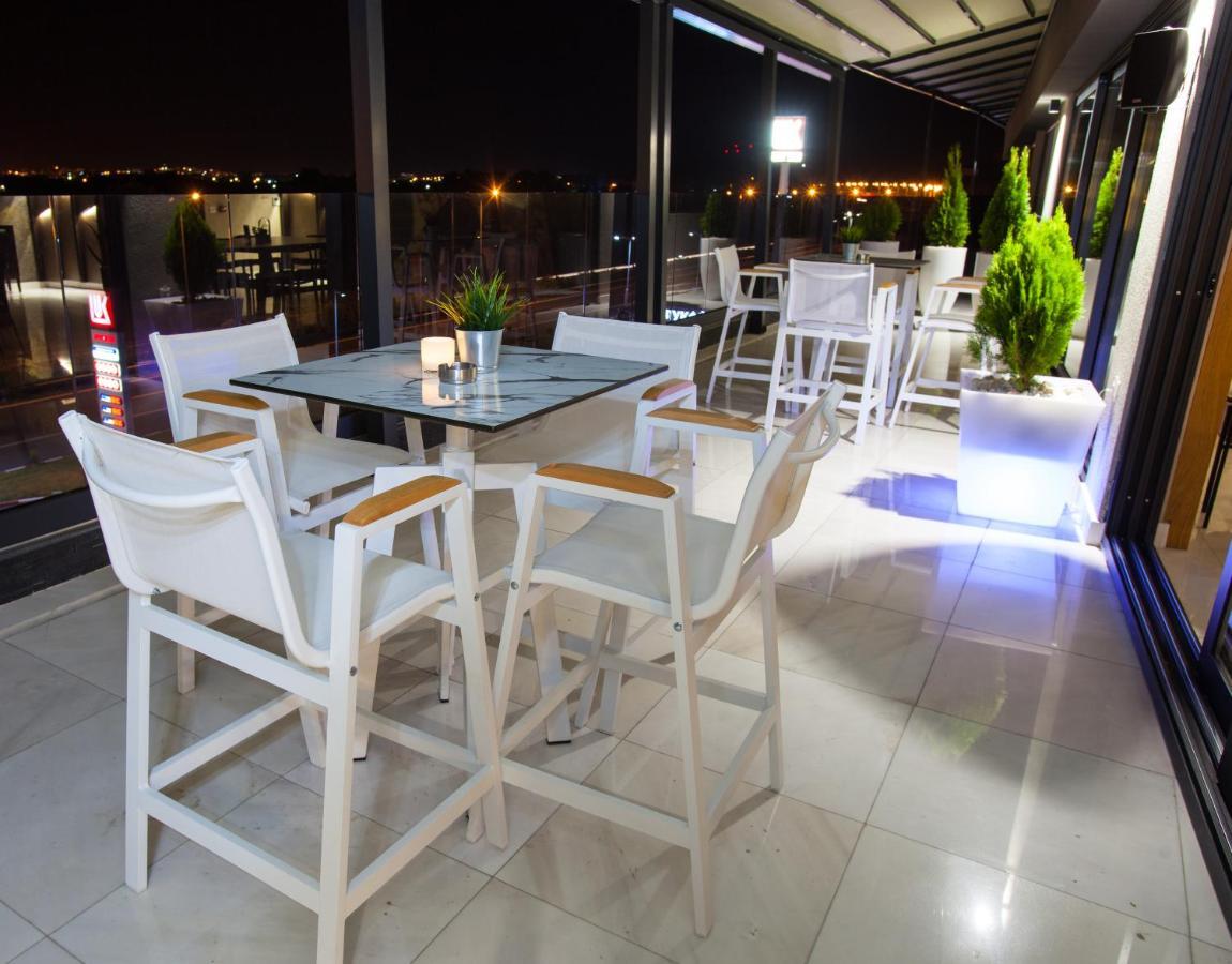 Hotel Sky Gevgelija Buitenkant foto Sky Bar