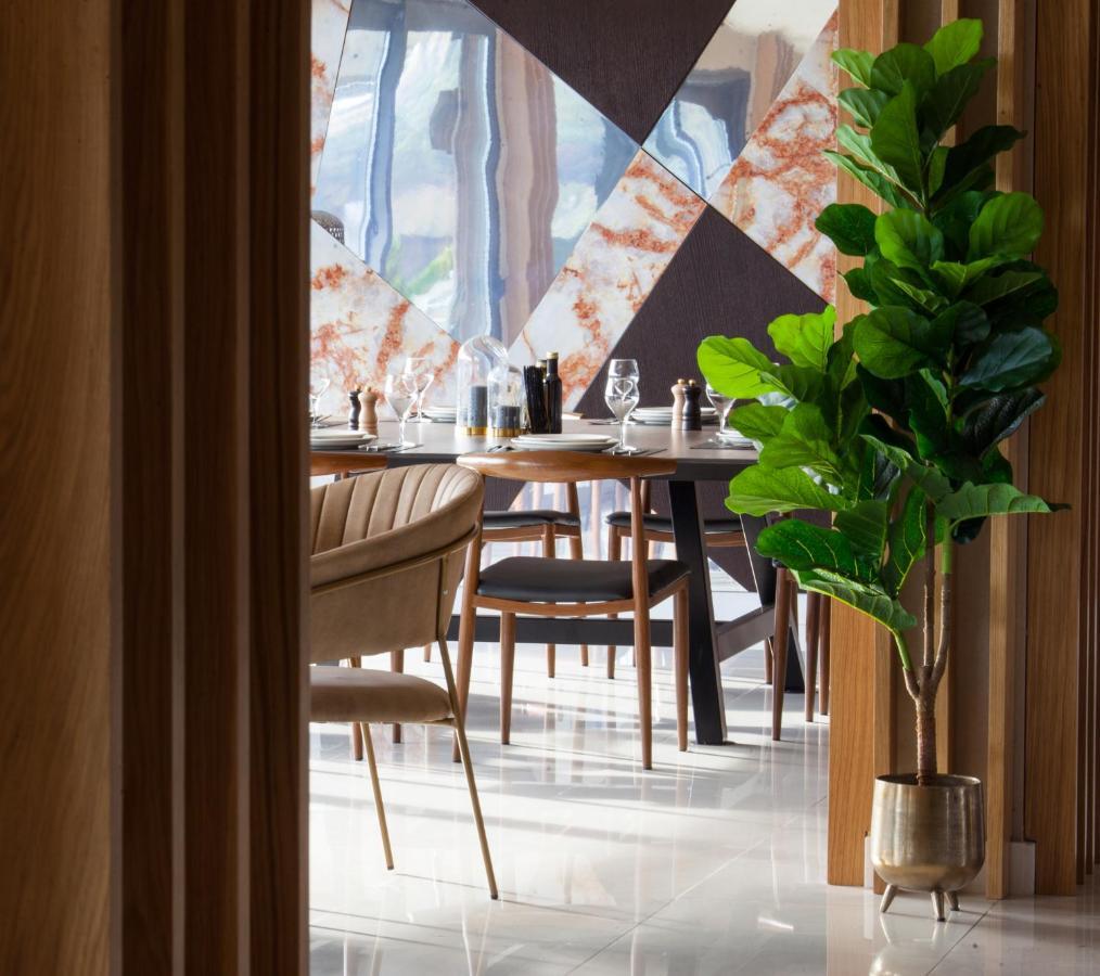 Hotel Sky Gevgelija Buitenkant foto Restaurant interior