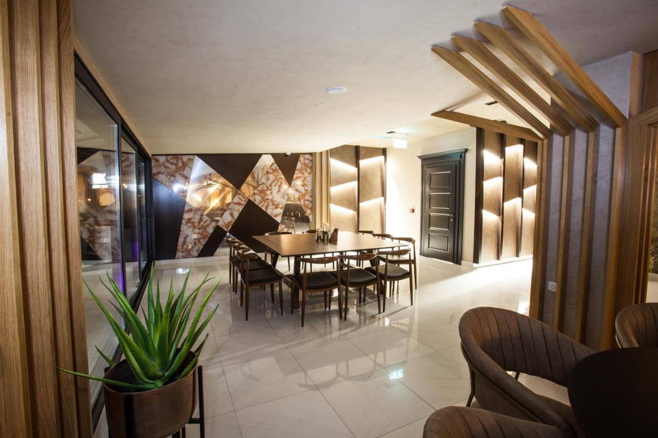 Hotel Sky Gevgelija Buitenkant foto The interior of the hotel