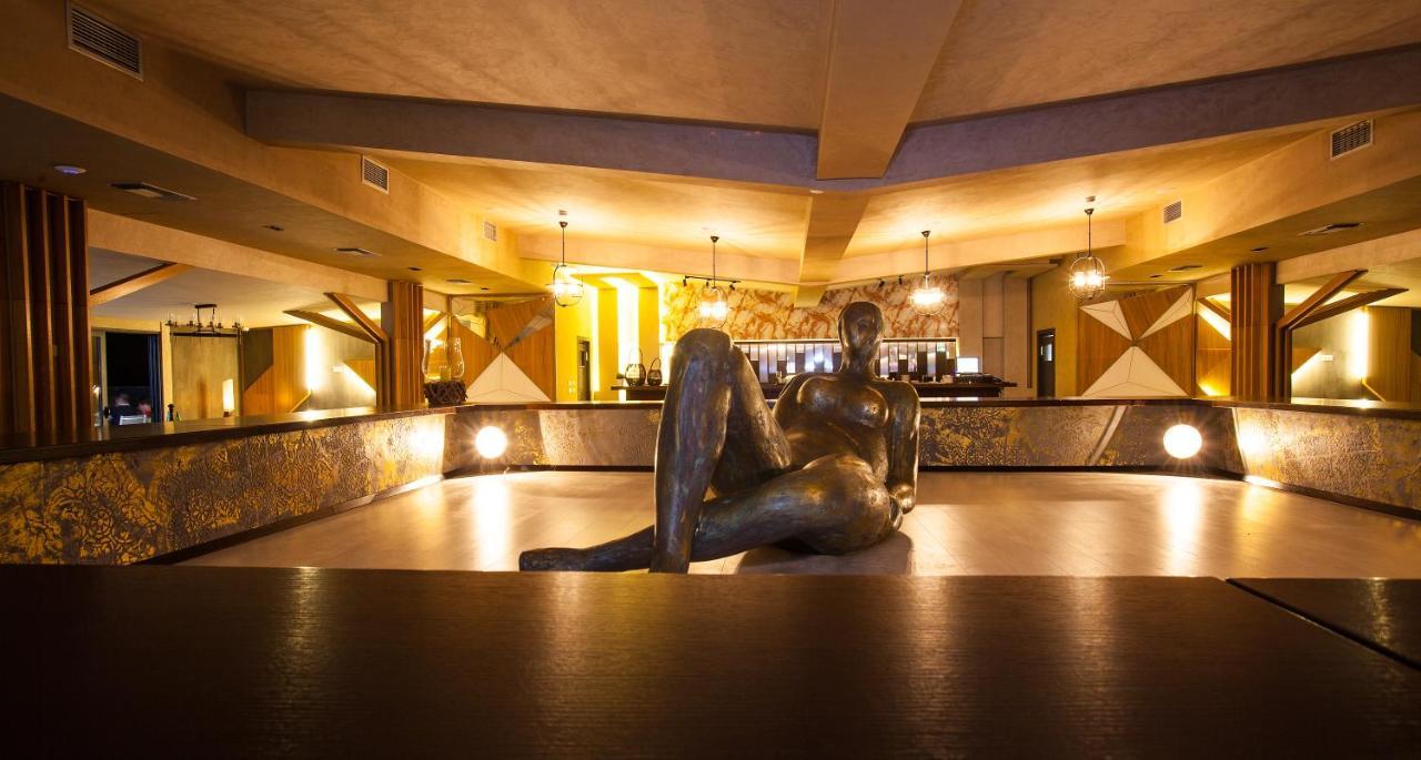 Hotel Sky Gevgelija Buitenkant foto The interior of the hotel