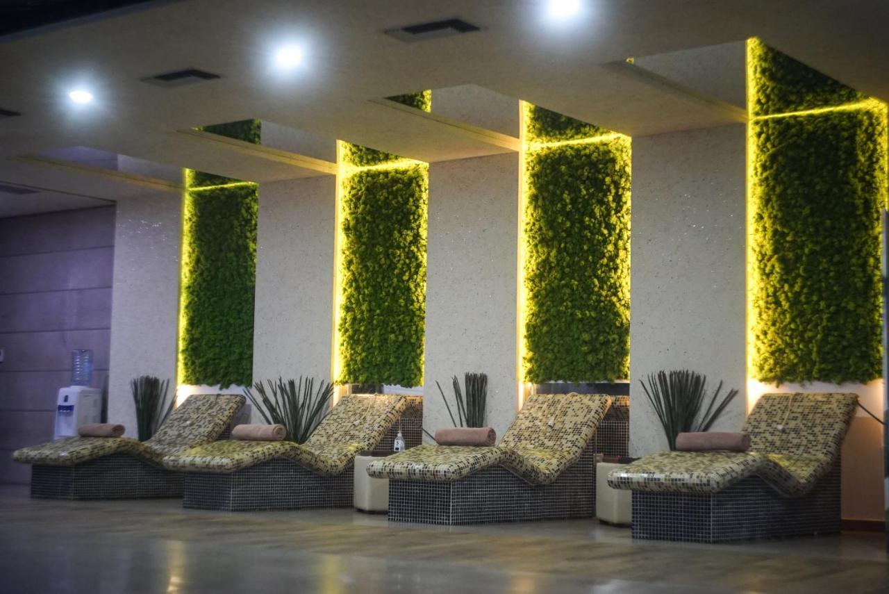Hotel Sky Gevgelija Buitenkant foto The interior of the spa