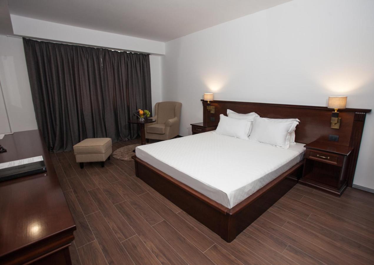 Hotel Sky Gevgelija Buitenkant foto A bedroom at the hotel