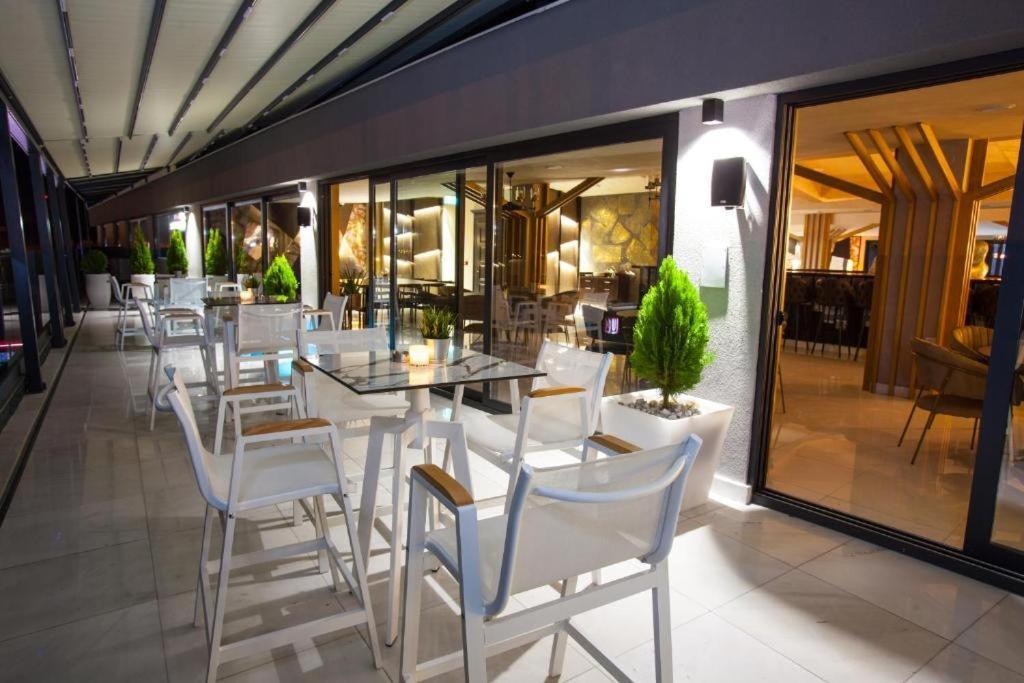 Hotel Sky Gevgelija Buitenkant foto Restaurant
