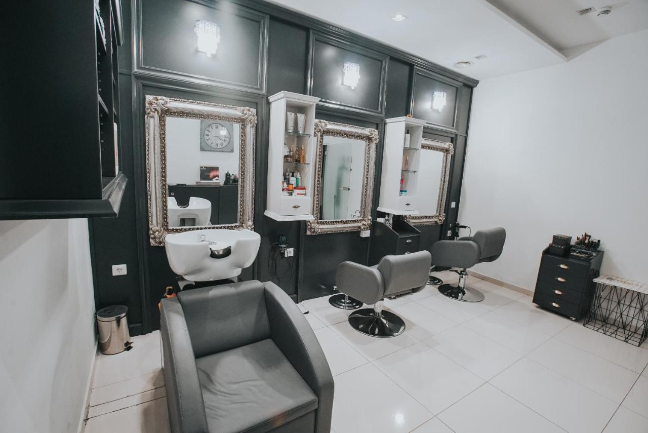 Hotel Sky Gevgelija Buitenkant foto Hair salon in Dubai