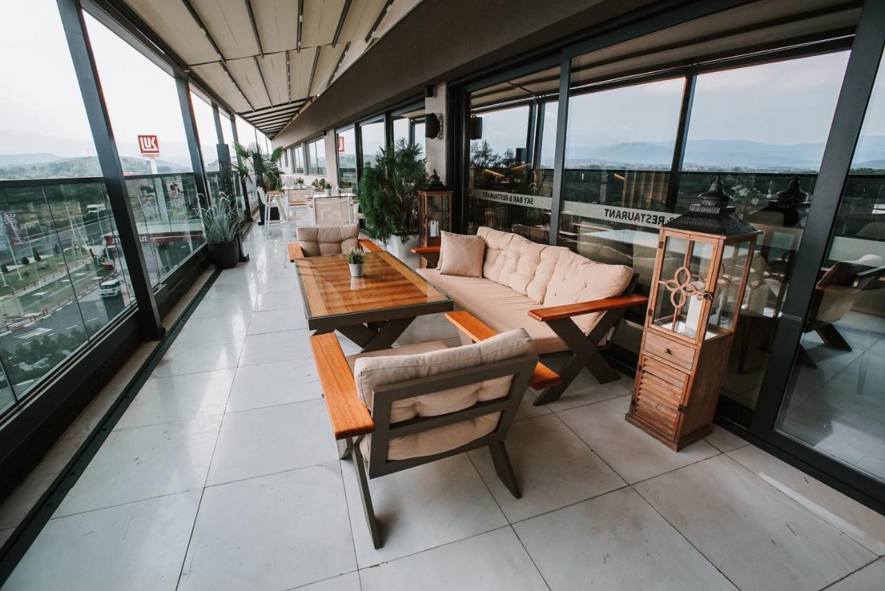 Hotel Sky Gevgelija Buitenkant foto Skyline Bar