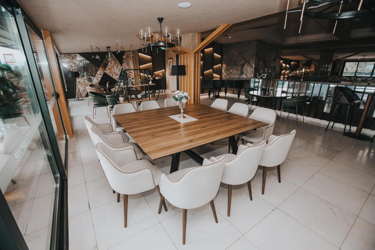 Hotel Sky Gevgelija Buitenkant foto The interior of the restaurant
